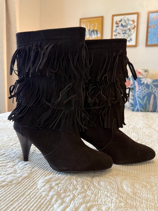 Chinese Laundry Shoes - Chinese Laundry stylish black suede heeled boots, triple-tier fringe. Size 7